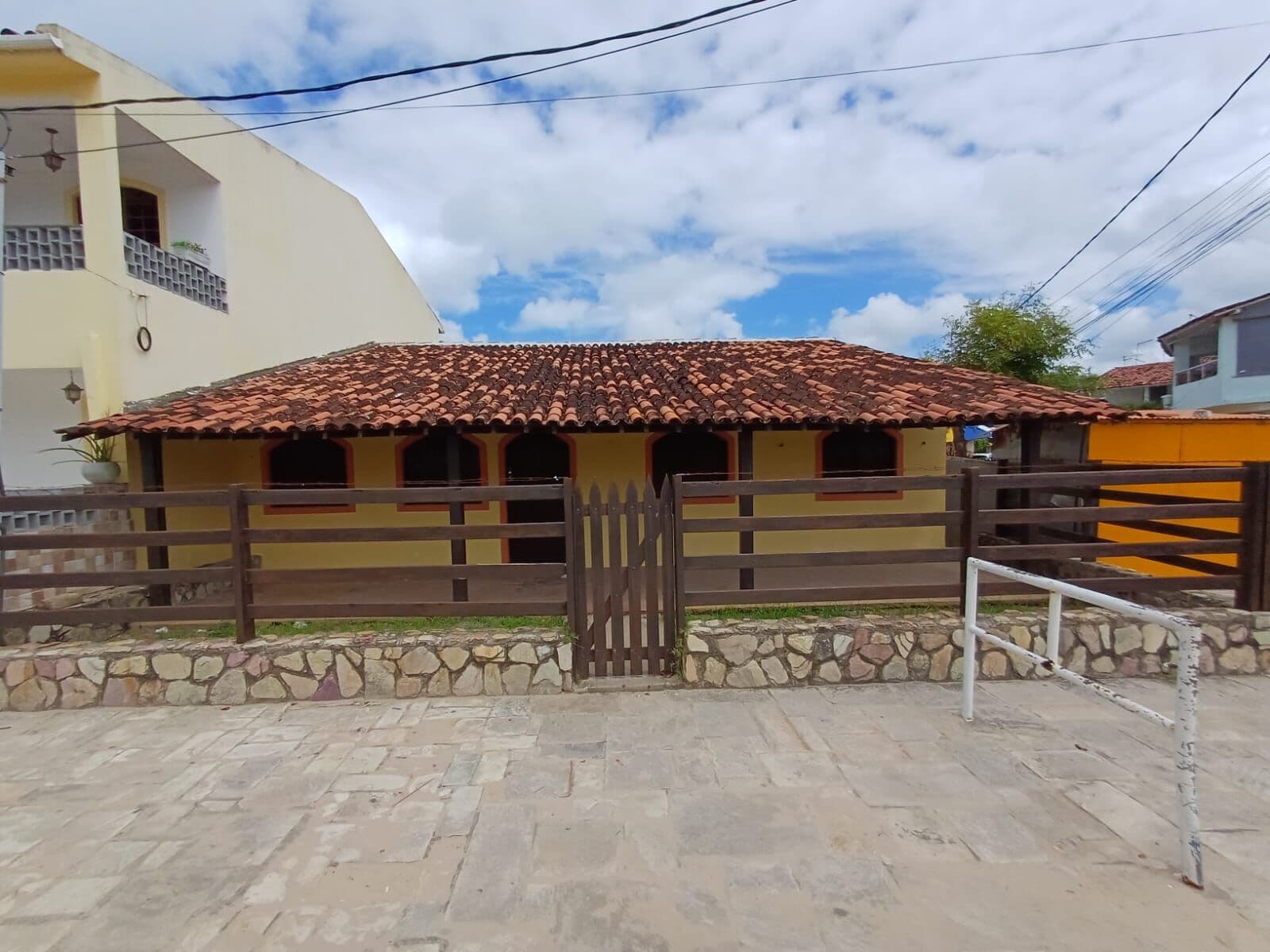 CASA À VENDA NA BEIRA-MAR EM GAIBU - 04 QTS E 02 VGS – 150 m² DE ÁREA ÚTIL