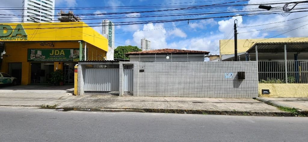 ENCRUZILHADA - 100 METROS DO MERCADO DA ENCRUZILHADA LAJEADA - 3 QUARTOS COM 2 SUÍTES OITÕES LIVRES