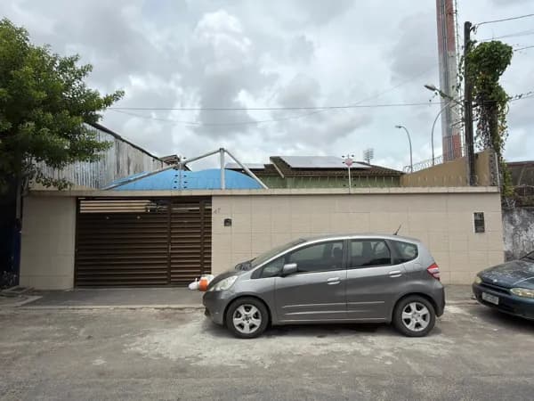 CASA PRONTO PARA USO (PARA COMÉRCIO OU RESIDÊNCIA) ÓTIMA CONSERVAÇÃO TERRAÇO 3 SALAS 7 QUARTOS 1 SUÍTE 03 WC SOCIAIS