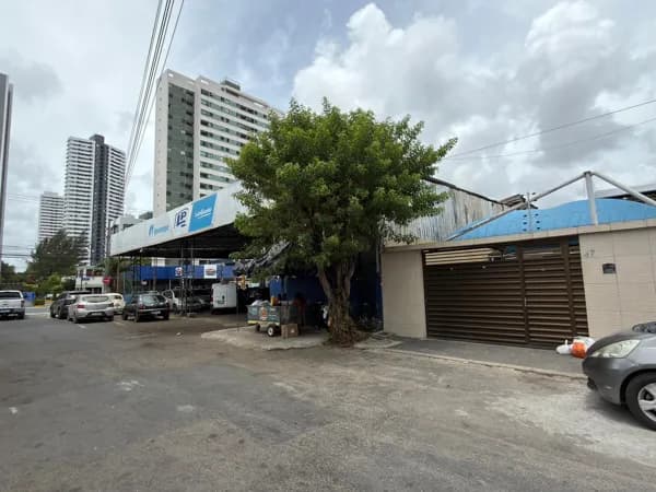 CASA PRONTO PARA USO (PARA COMÉRCIO OU RESIDÊNCIA) ÓTIMA CONSERVAÇÃO TERRAÇO 3 SALAS 7 QUARTOS 1 SUÍTE 03 WC SOCIAIS