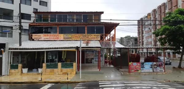 BEIRA MAR - CASA CAIADA, 1º ANDAR COM 25 m² e WC privativo