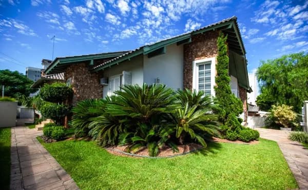 Casa em Dois Irmãos - Centro