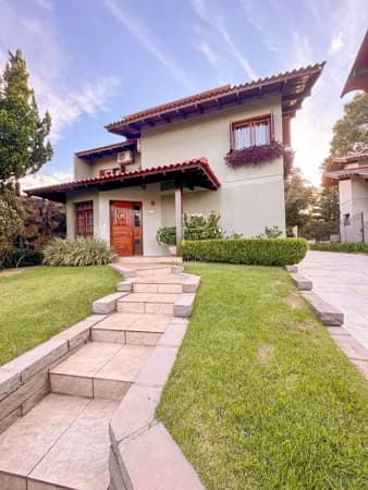 Casa em Dois Irmãos - Centro