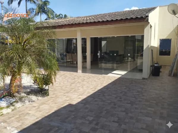 Casa com Ponto Comercial à Venda em Piçarras – Guaratuba PR