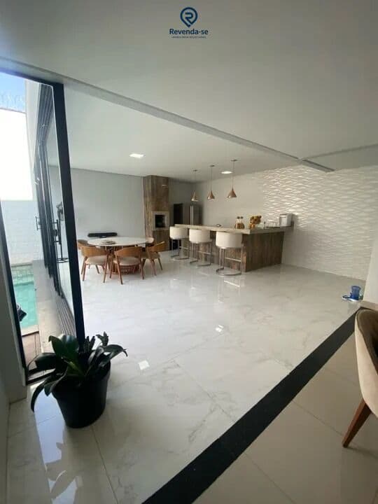 Casa moderna em condomínio fechado