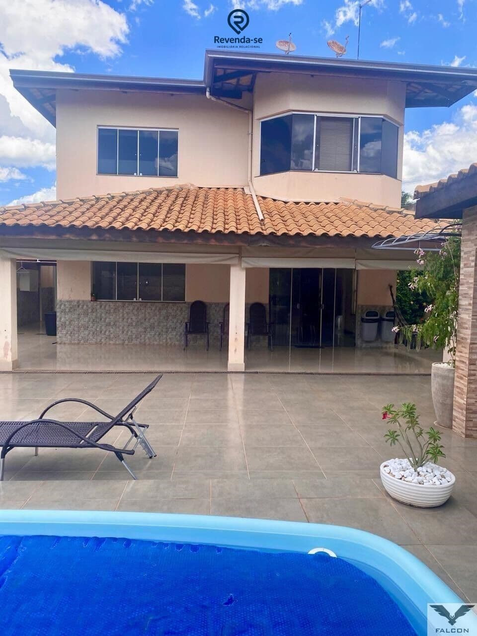 Vende-se Sobrado no Portal do Sol I - Seu Refúgio de Conforto e Estilo!