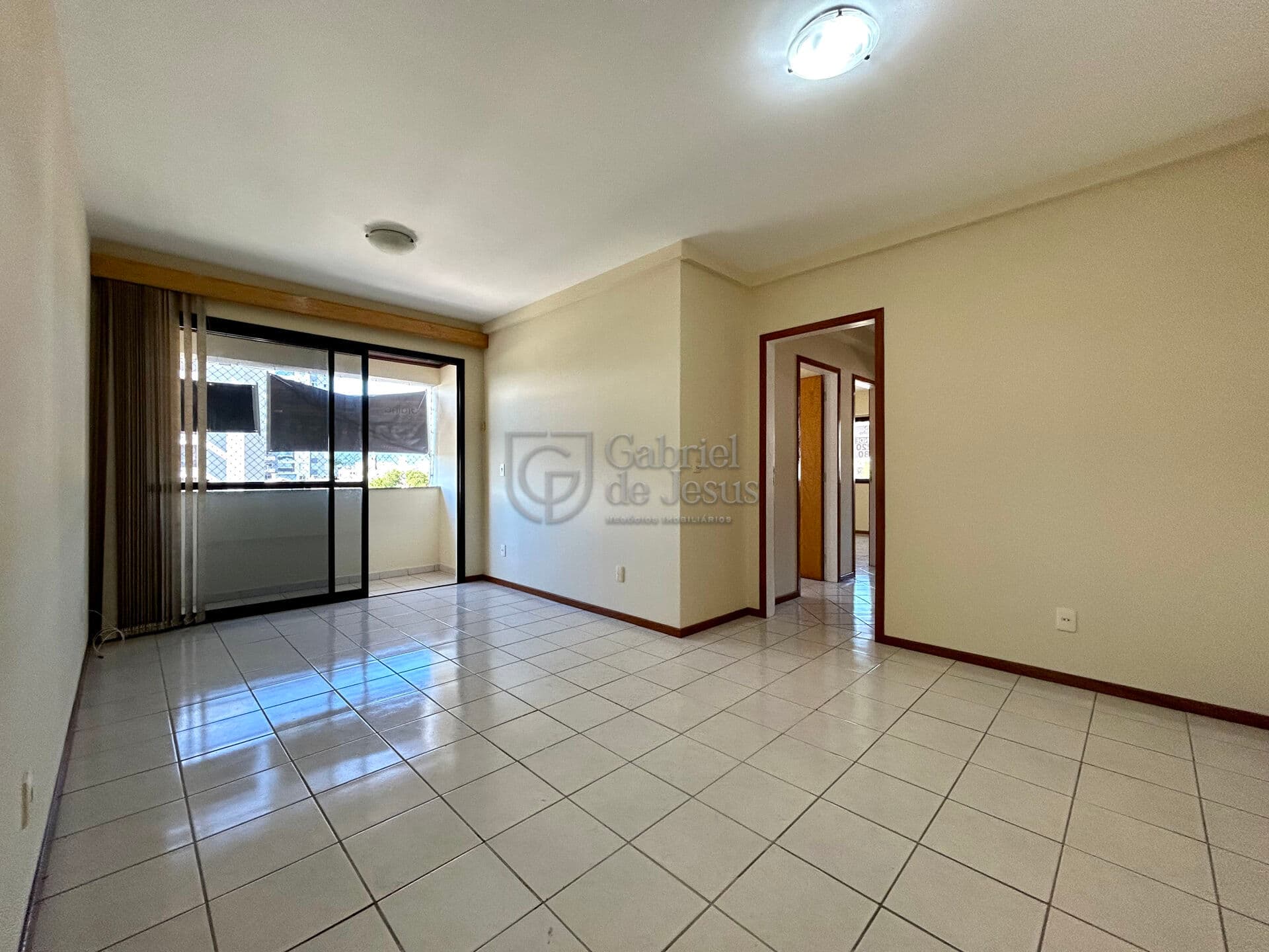 Apartamento com vista mar a poucos metros da Av. Beira-Mar Norte
