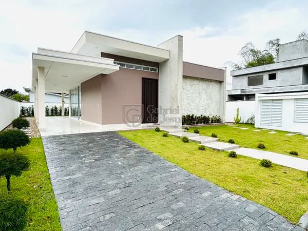 Casa em condomínio fechado na Camboa