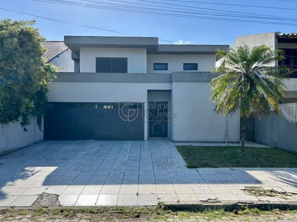 Ampla casa de 4 níveis com piscina no Parque São Jorge