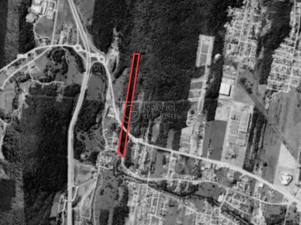 Terreno com mais de 32.000m² de área para implantação de loteamento ou empreendimento