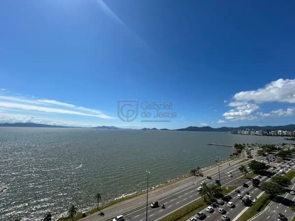Cobertura duplex frente mar com piscina privativa
