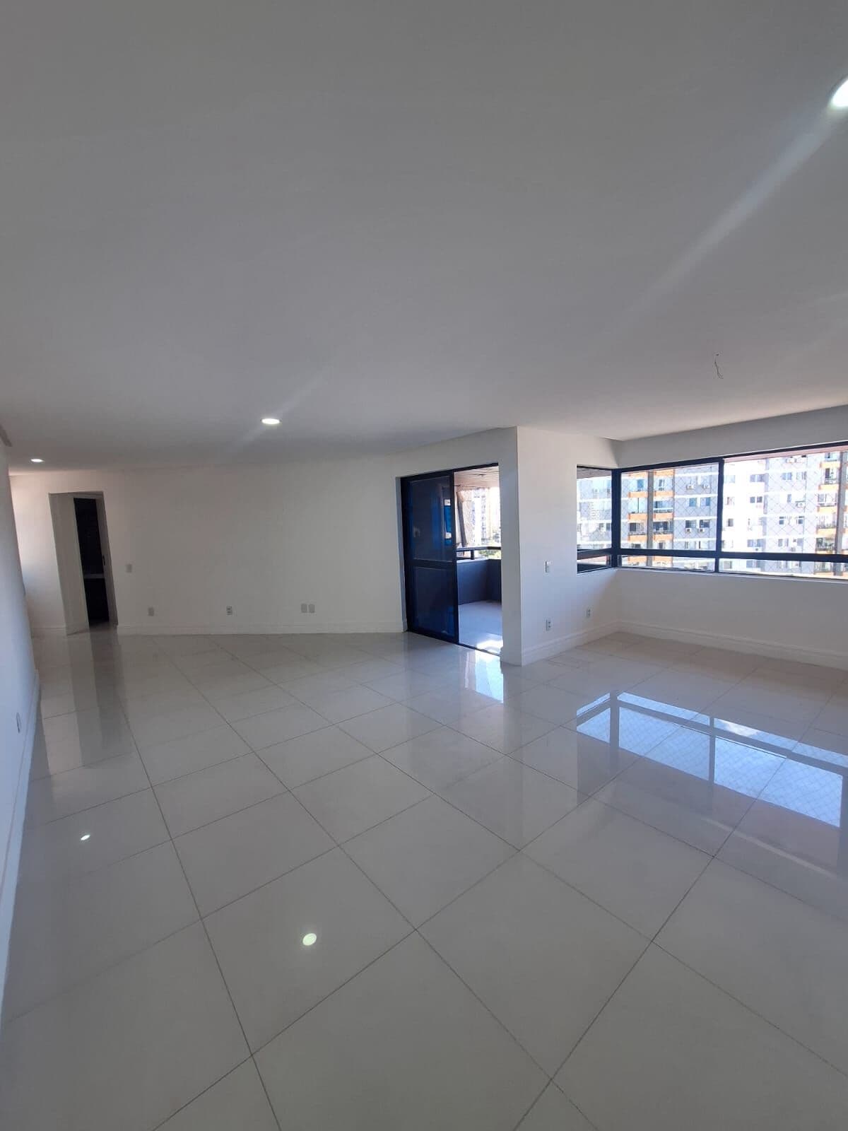 Apartamento 4/4, sendo 02 suítes na Pituba