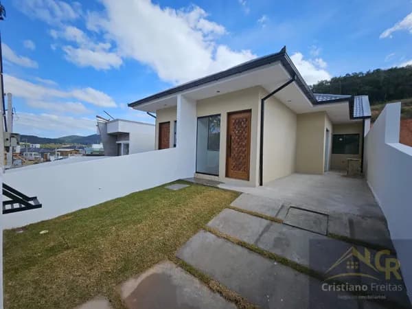 Casa 2 dormitórios sendo 1 suíte no Bairro Forquilhas - São José