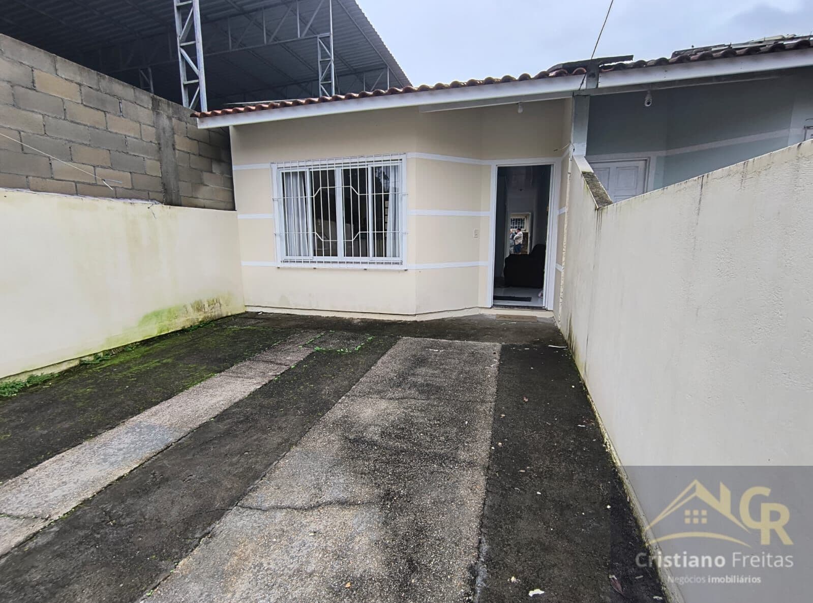 Casa com 2 dormitórios no Loteamento Ciniro Martins em São José - SC