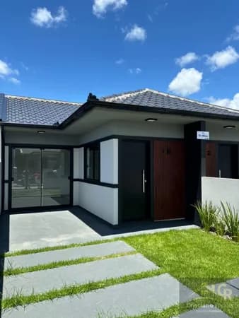 Casa 2 dormitórios pronta para morar no Loteamento Lisboa III em São José