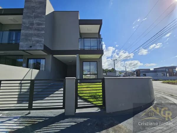 Sobrado novo com 2 suítes no Bairro Bela Vista - Palhoça