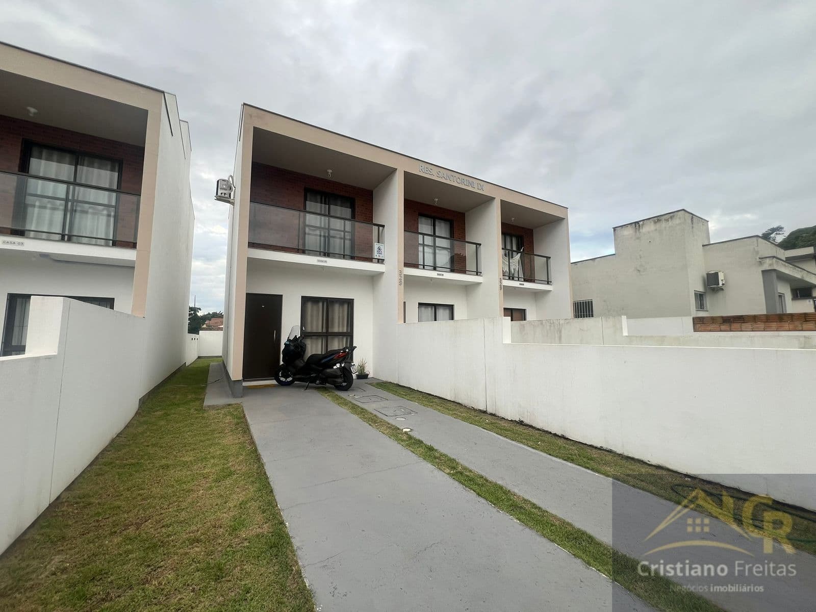Sobrado 2 dormitórios no Bairro Sertão do Imaruim em São José - SC