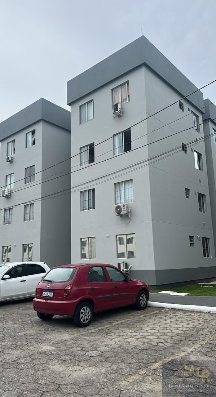 Apartamento 2 dormitórios localizado no bairro Sertão do Maruim em São José.