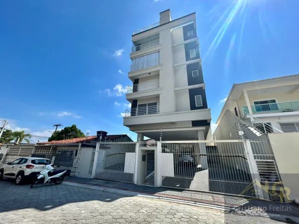 Apartamento semi mobiliado de 3 dormitórios com suíte no Bairro Ponte do Imaruim / Palhoça