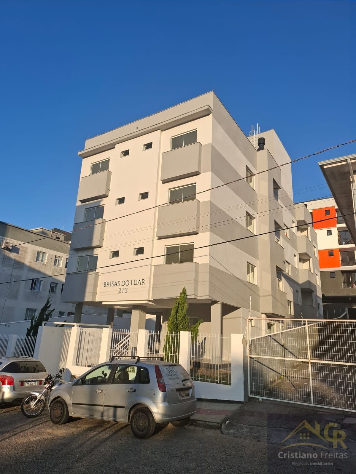 Apartamento novo, 2 dormitórios no Bairro Serraria em São José / SC