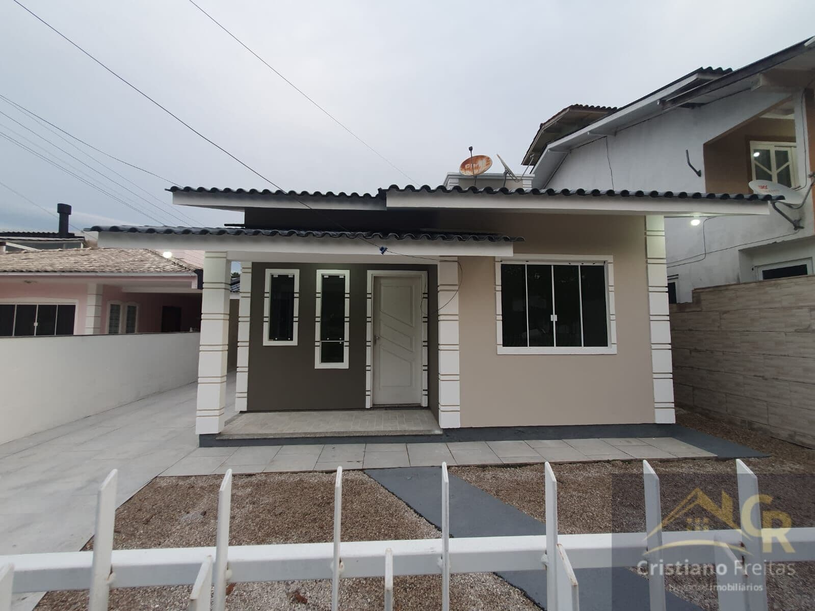 Casa sozinha no terreno, 3 dormitórios no Bairro São Sebastião - Palhoça