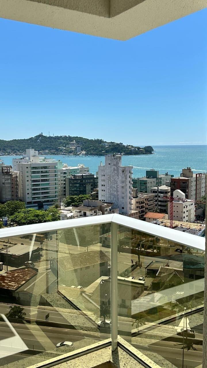 Apartamento de 2 dormitórios com vista para o mar à venda em Itapema