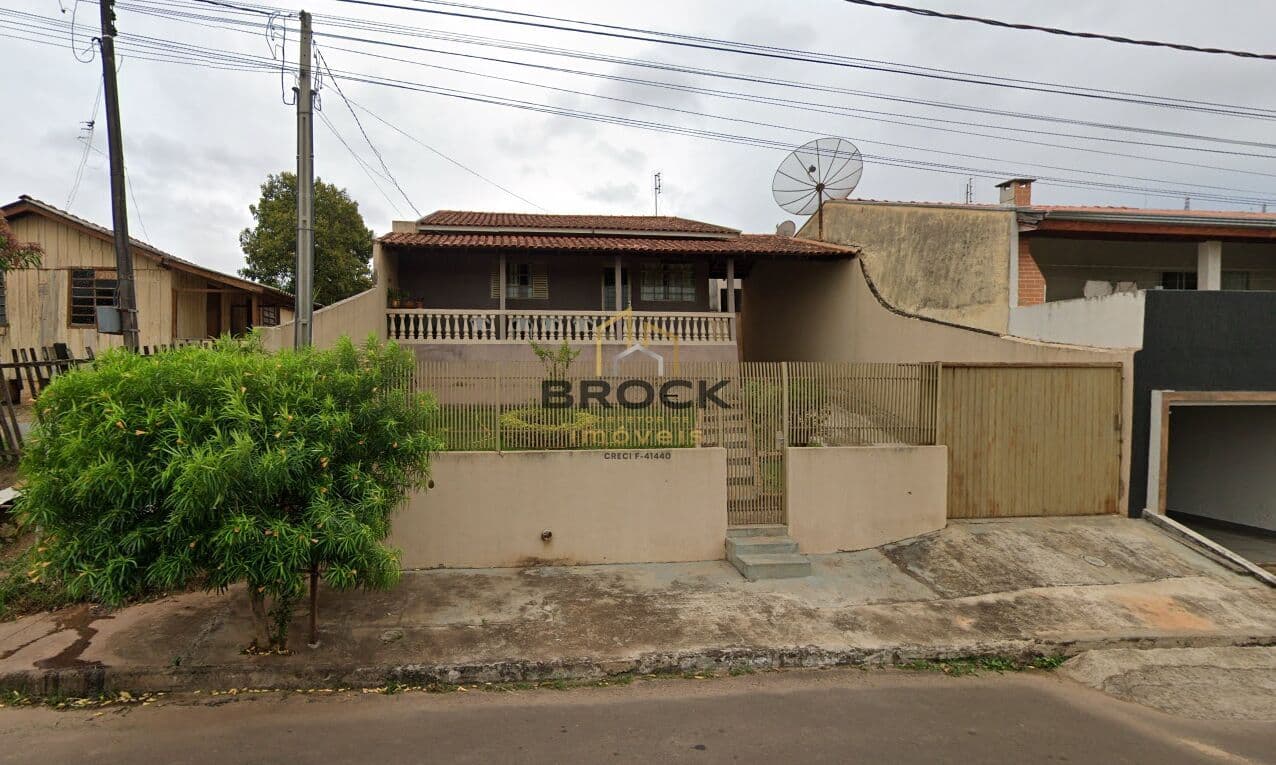 CASA COM EDÍCULA + MAIS UMA RESIDÊNCIA AOS FUNDOS