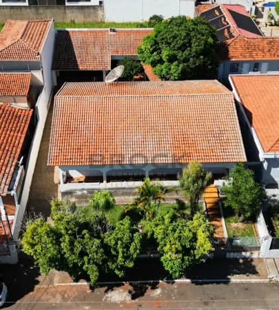 UMA CASA NO CENTRO DA CIDADE COM UMA ÁREA DE 589M2