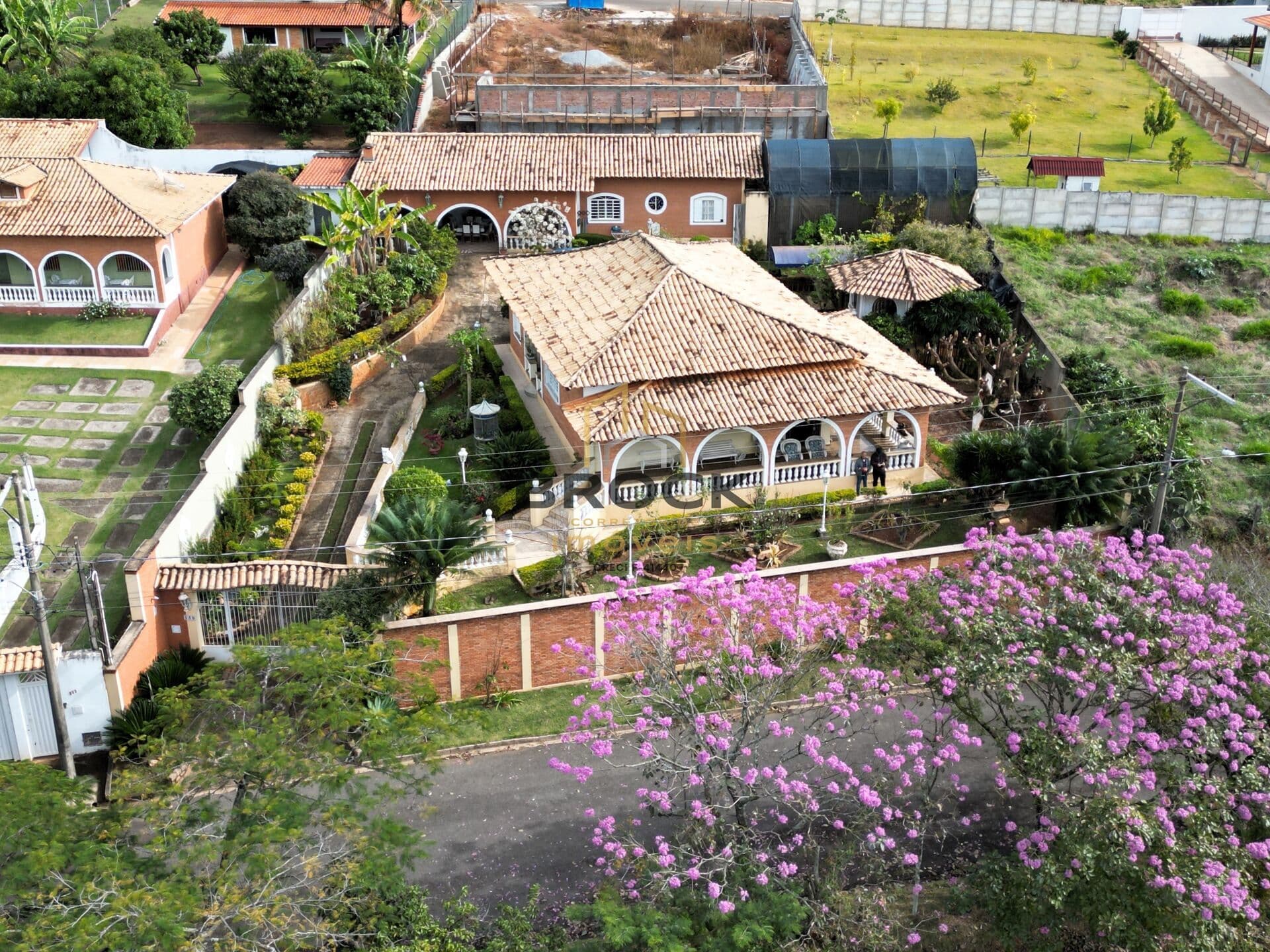CASA EM LOCALIZAÇÃO PRIVILEGIADA, COM VISTA PARA MONTANHAS E REPRESA COM PEIXES!