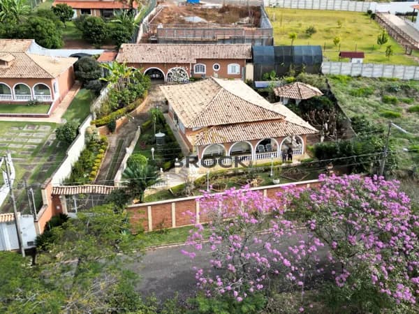 CASA EM LOCALIZAÇÃO PRIVILEGIADA, COM VISTA PARA MONTANHAS E REPRESA COM PEIXES!