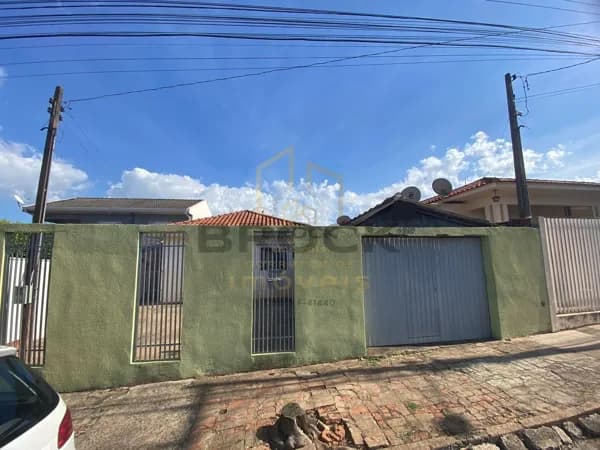 Casa com amplo terreno no centro Siqueira Campos-PR