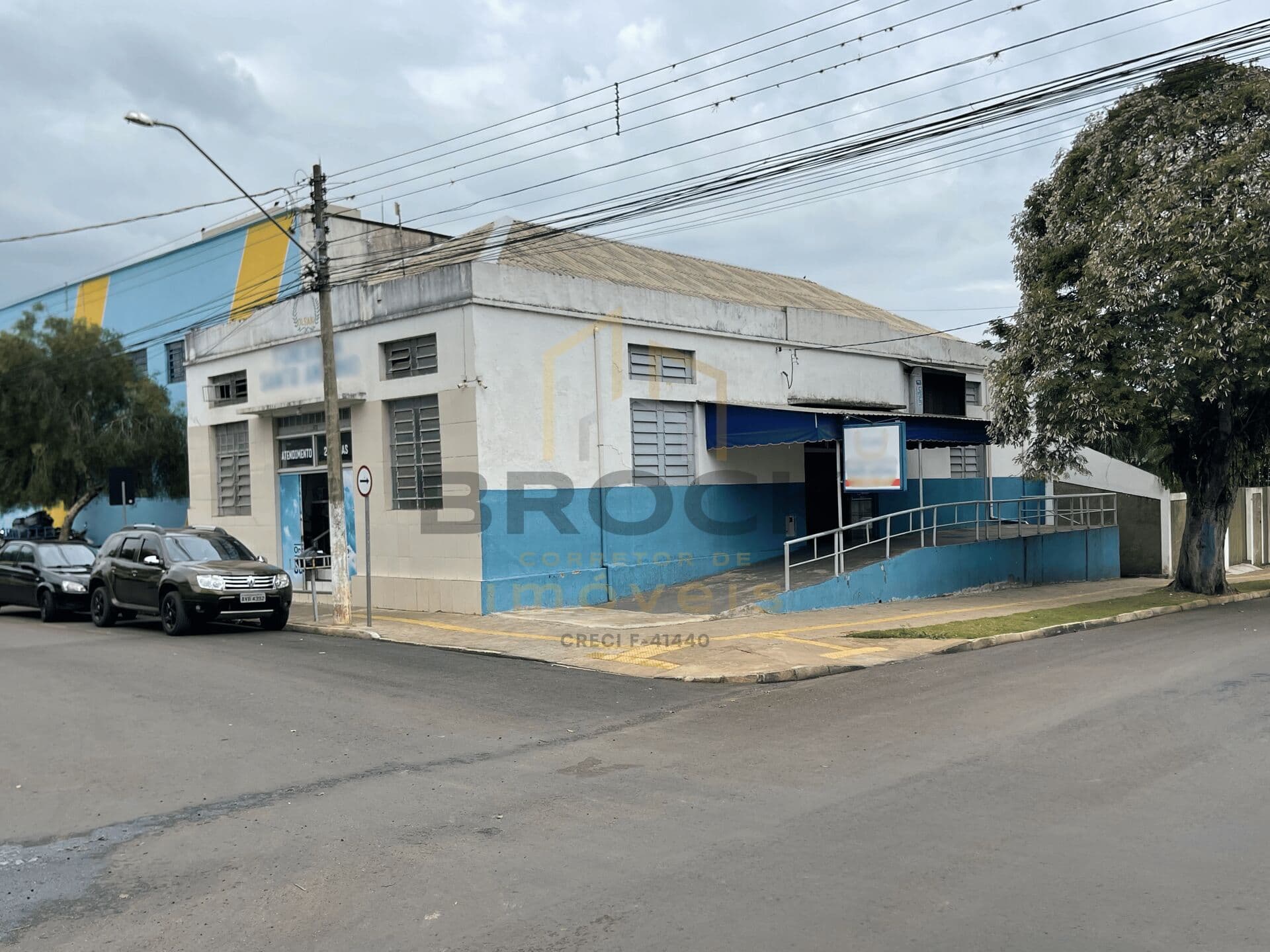 IMÓVEL COMERCIAL NA ESQUINA DA AV. OLIVEIRA MOTTA