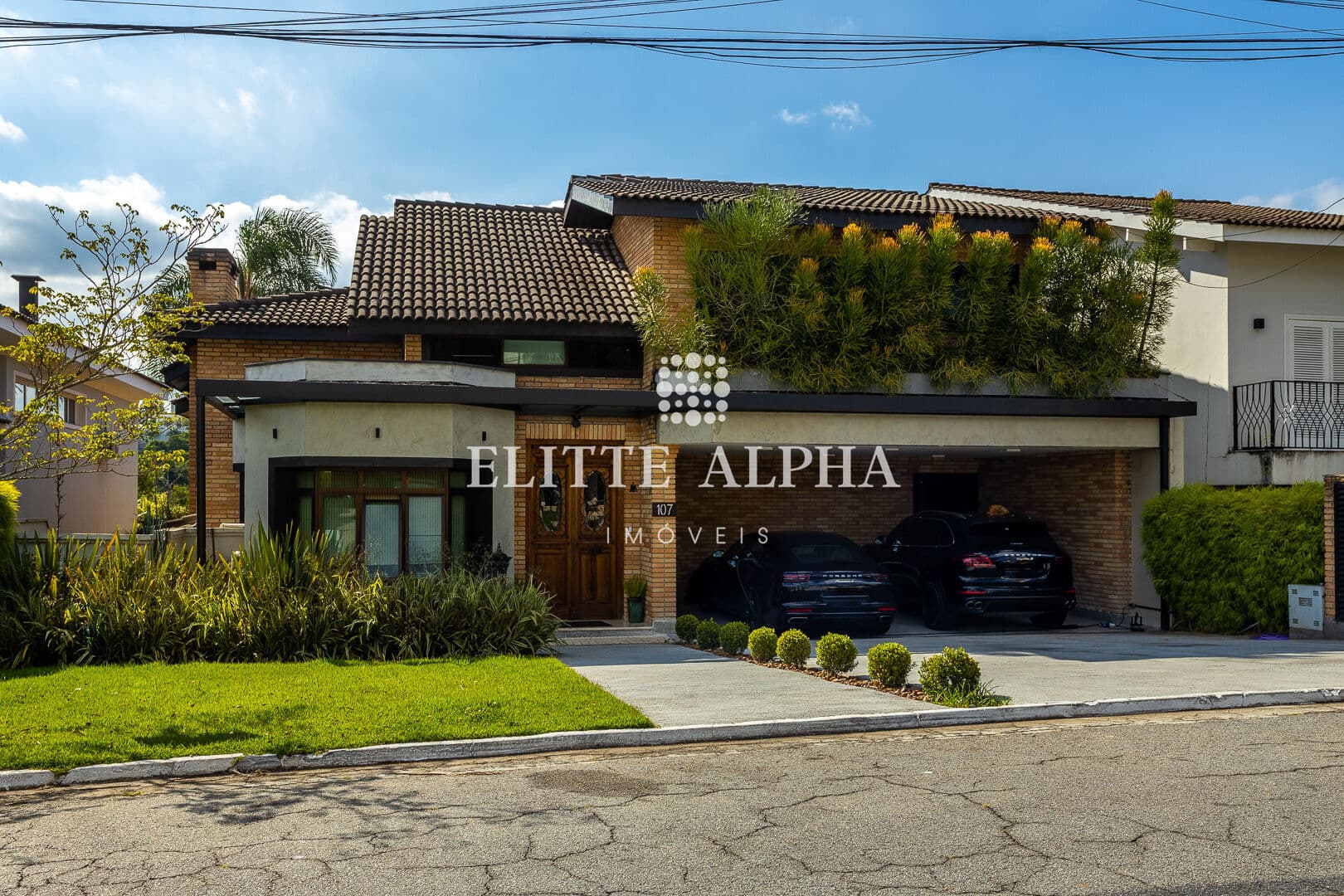 Casa Exclusiva à Venda no Alphaville Residencial 11