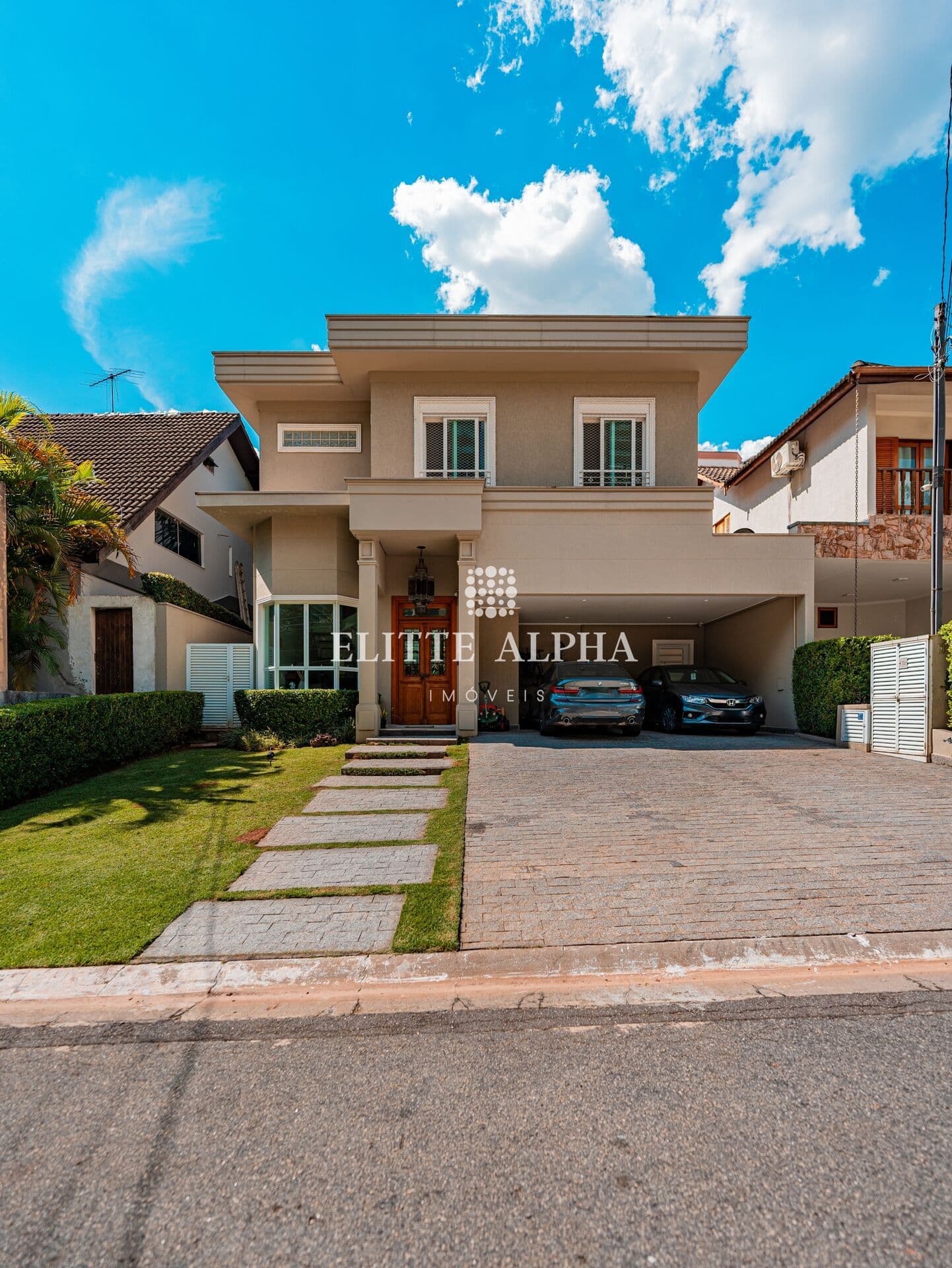 Casa à Venda no Residencial Alphaville 3 – Porteira Fechada