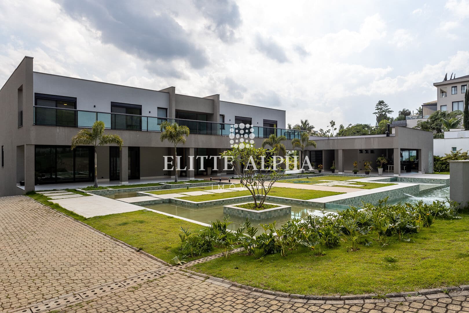 Luxuosa Casa à Venda no Tamboré 1 – Projeto Exclusivo de Danilo Penna