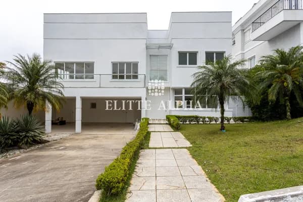 Casa com Vista Deslumbrante para a Mata no Residencial Alpha 8