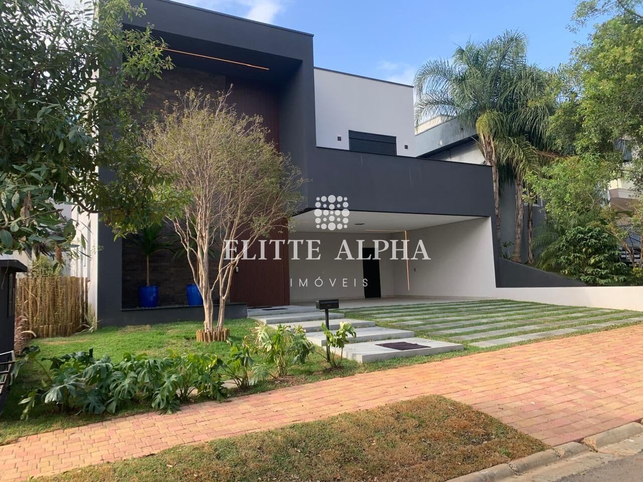 🏡 Casa de Luxo à Venda no Residencial Gênesis 1 – Alphaville