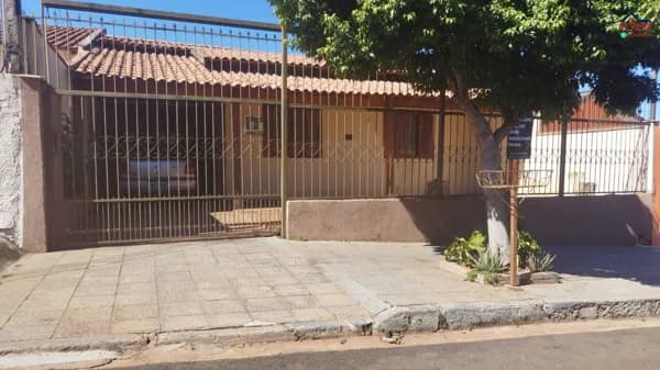 Casa em Londrina - Conjunto Habitacional Violim