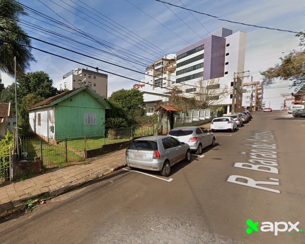 Terreno Central a meia quadra da Av. Pátria