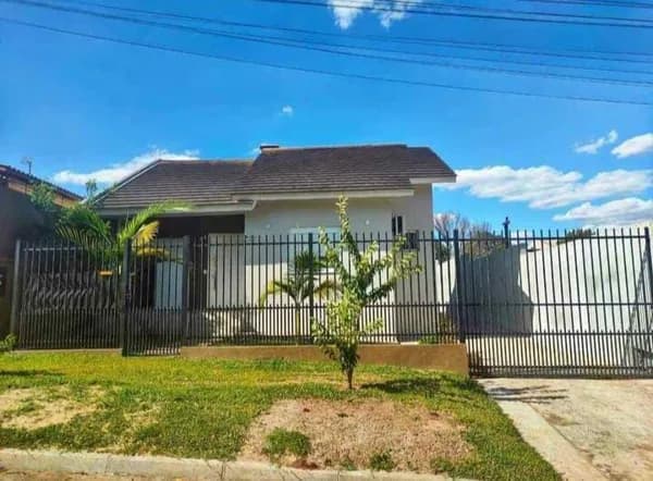 Casa 03 Dormitórios com Piscina e área gourmt