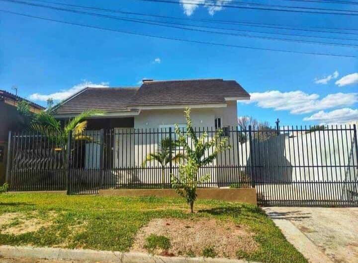 Casa 03 Dormitórios com Piscina e área gourmt