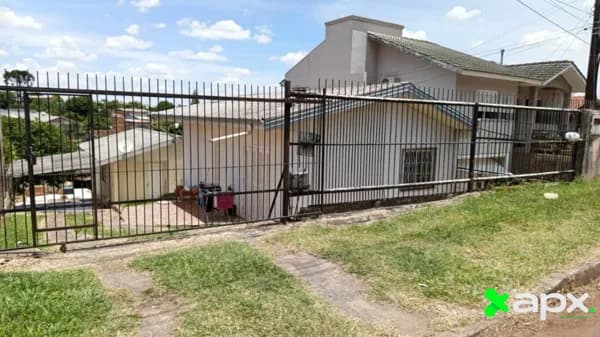 Vende-se terreno com duas casas – Bairro Oriental!