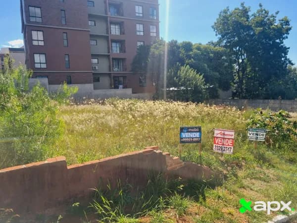 Terreno com 670m² no Centro há apenas 1 quadra da Av. Pátria