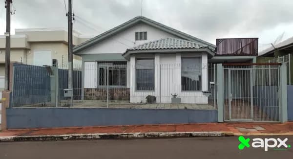 Excelente Casa à Venda no Bairro Centro
