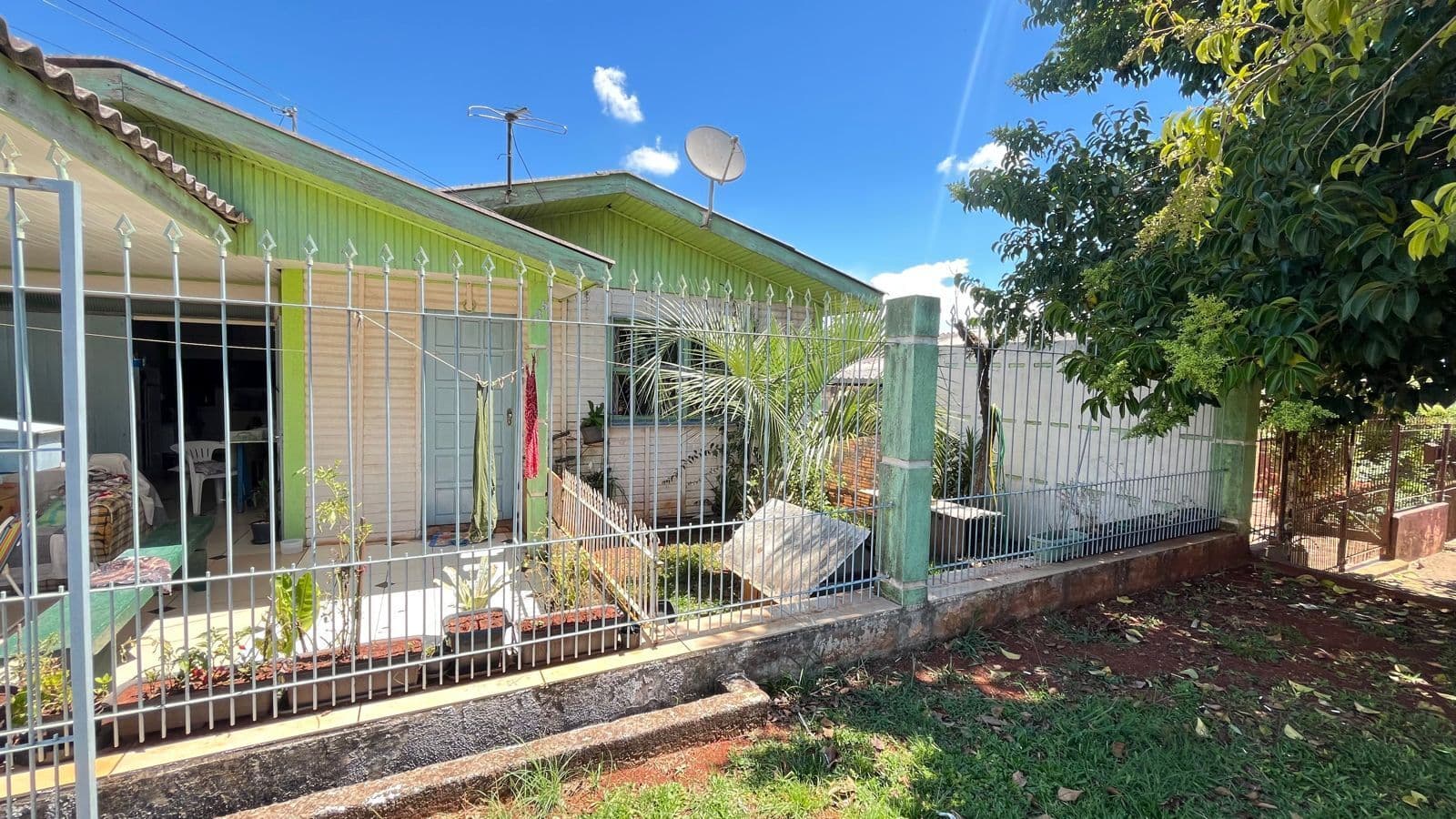 Casa de Madeira com amplo terreno