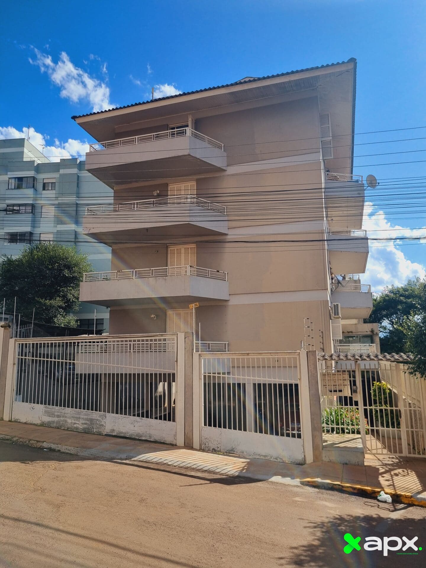Apartamento no Centro há 50 metros da Av. Pátria