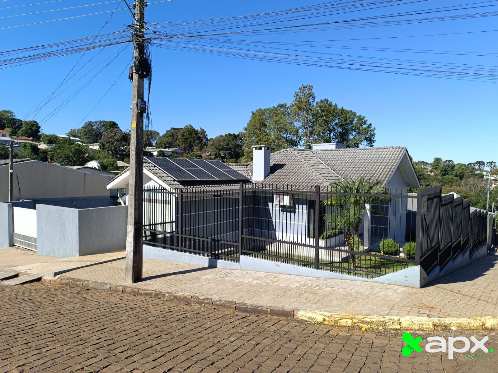 Casa Semi-mobiliada com Quiosque - Bairro Centro