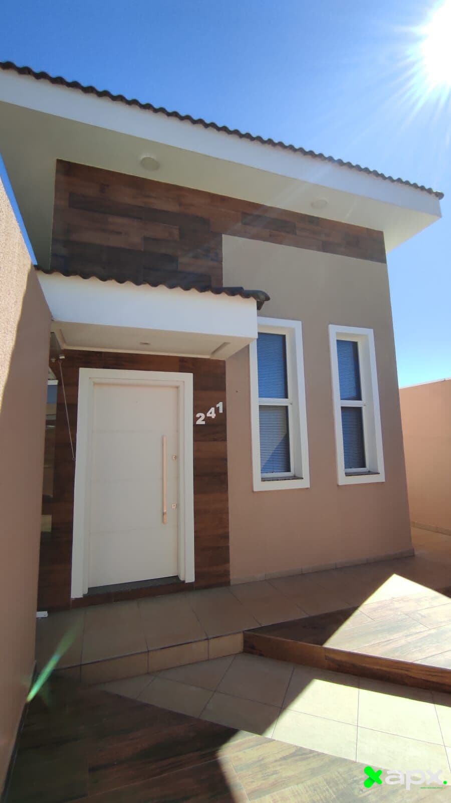 Casa com Piscina Semi mobiliada