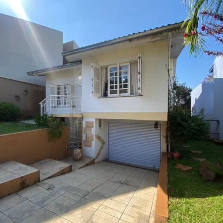 Casa 3 dormitórios a apenas 100 metros da Av. Pátria