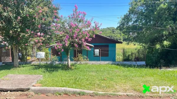 Casa de Madeira com amplo terreno de 480m²